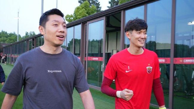 本轮之前，欧预赛G组，匈牙利已获得欧洲杯资格，塞尔维亚积13分排名第二，领先第三的黑山2分。